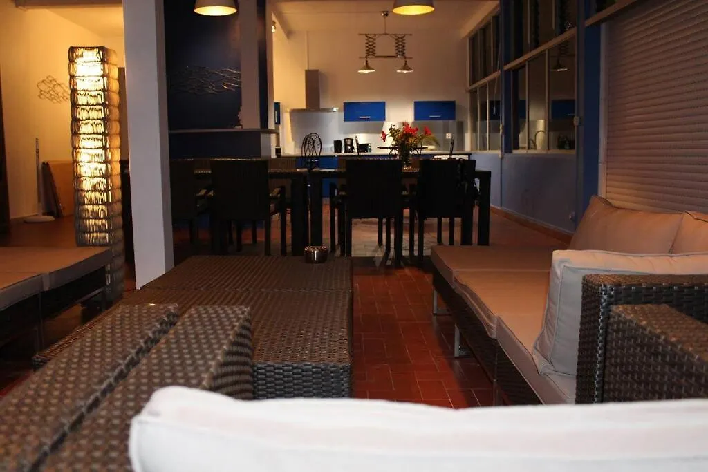 Grande Villa Surplombant La Plage Avec Piscine デエエ