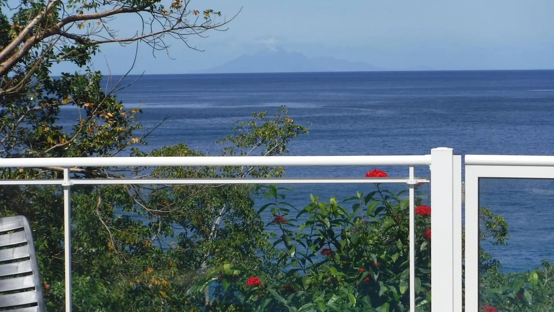 Grande Villa Surplombant La Plage Avec Piscine Deshaies