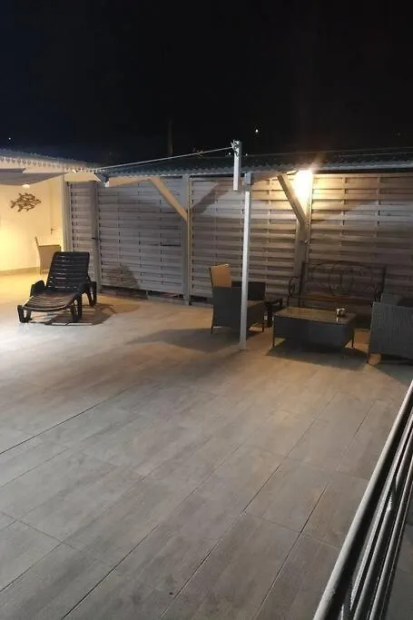 Grande Villa Surplombant La Plage Avec Piscine Deshaies