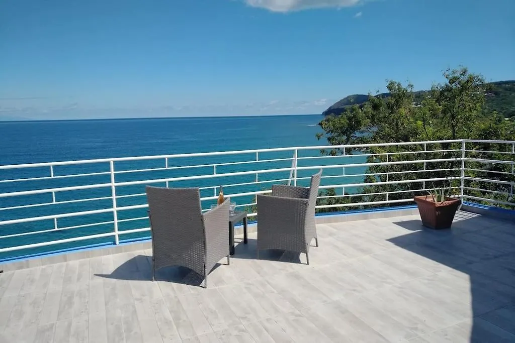 Grande Villa Surplombant La Plage Avec Piscine Deshaies